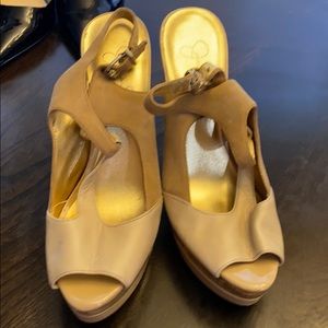 Jessica Simpson Gold Pumps